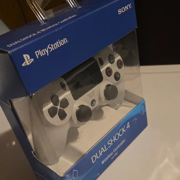 Sony PlayStation DualShock 4 Controller - Picture 4 of 5